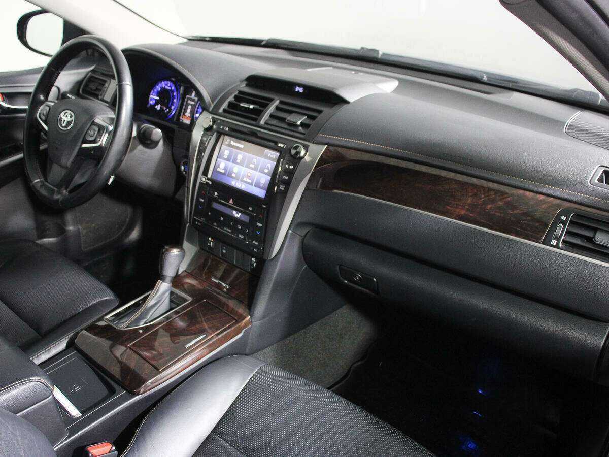 Toyota Camry с пробегом — 2018 год. Фото: #8