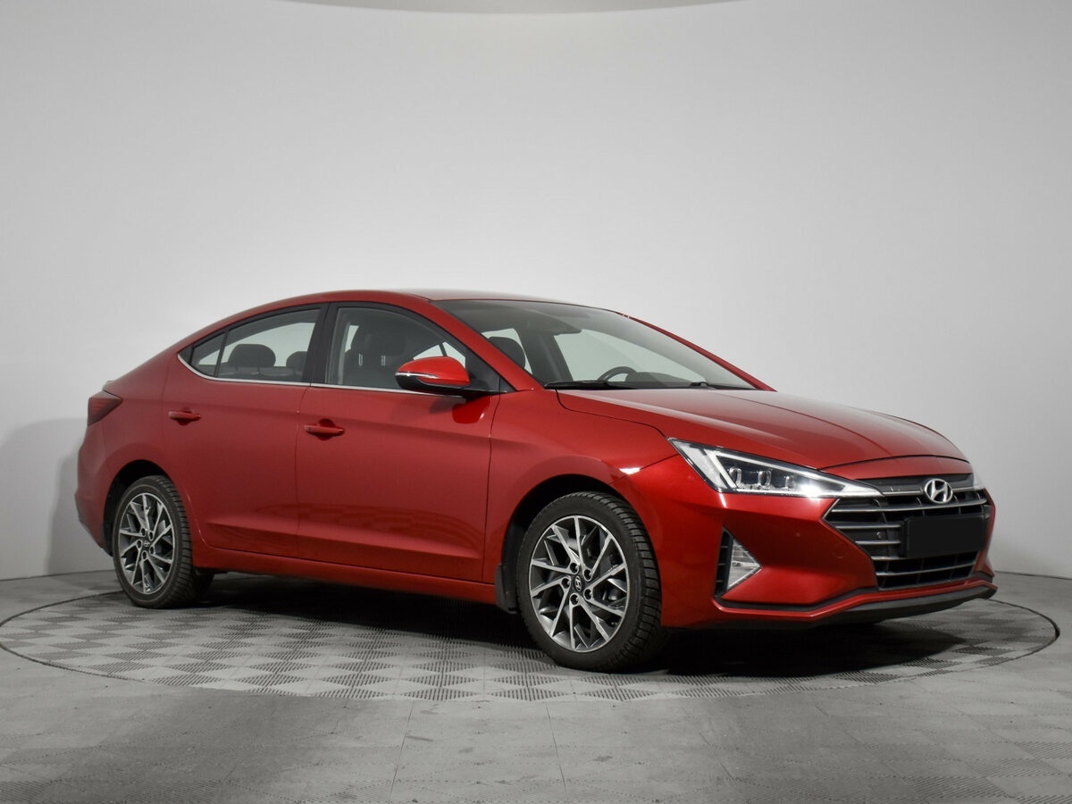 Hyundai Elantra с пробегом — 2019 год. Фото: #2