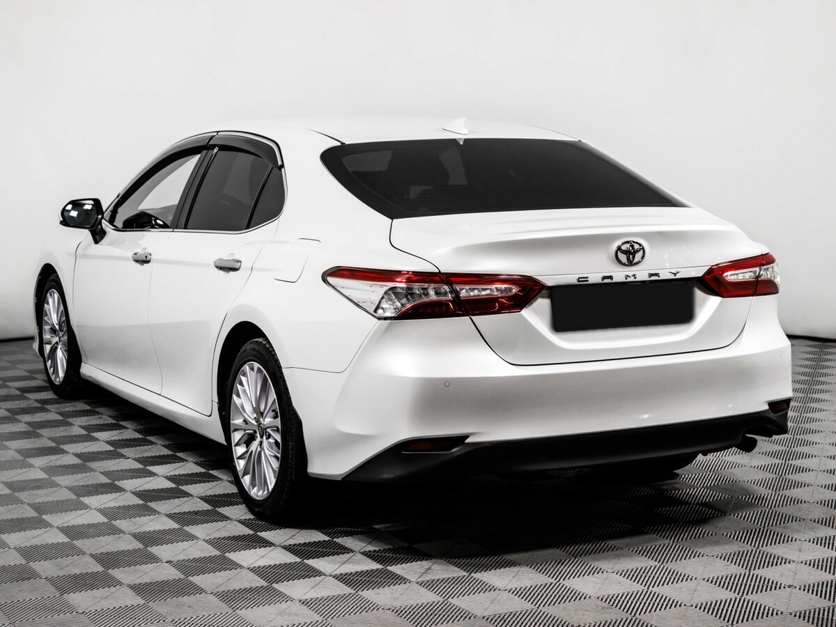 Toyota Camry с пробегом — 2019 год. Фото: #6