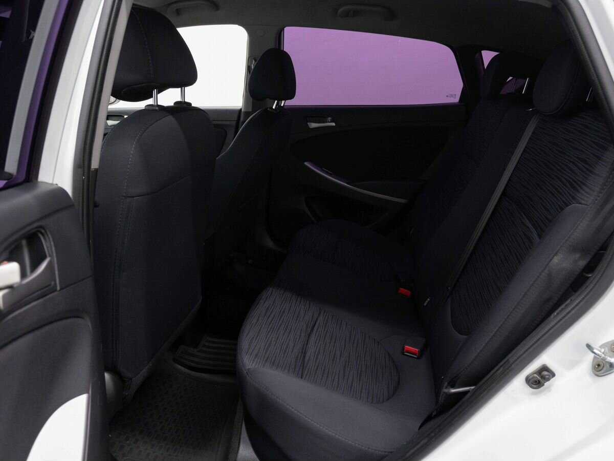 Hyundai Solaris с пробегом — 2015 год. Фото: #8