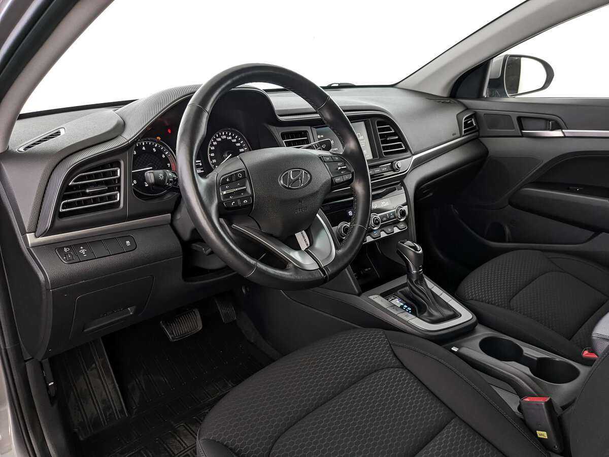 Hyundai Elantra с пробегом — 2019 год. Фото: #10