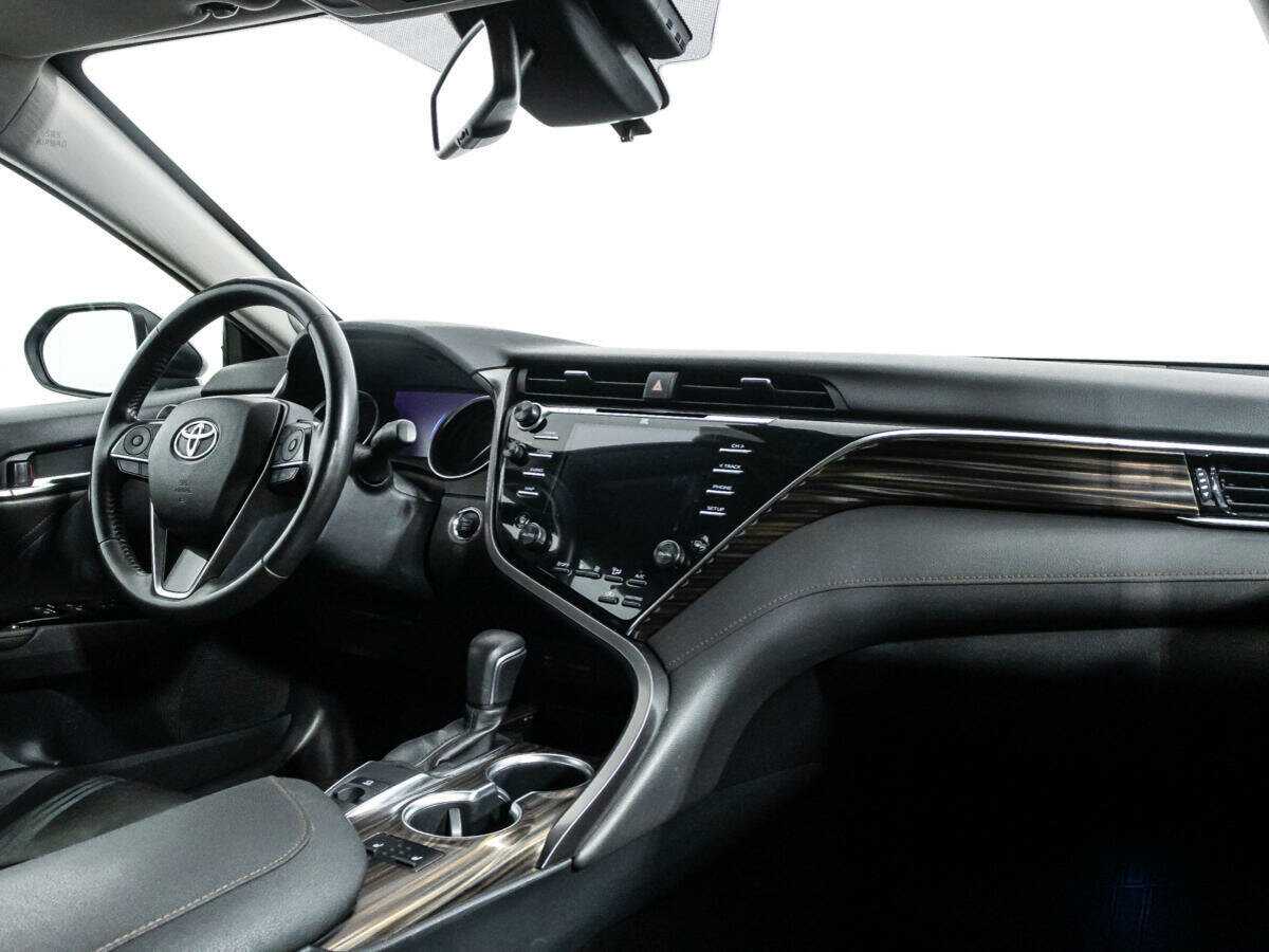 Toyota Camry с пробегом — 2018 год. Фото: #8