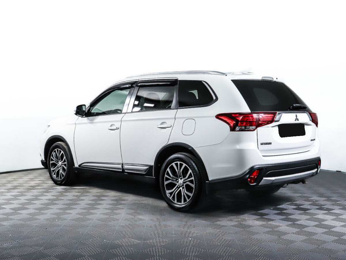 Mitsubishi Outlander с пробегом — 2017 год. Фото: #6