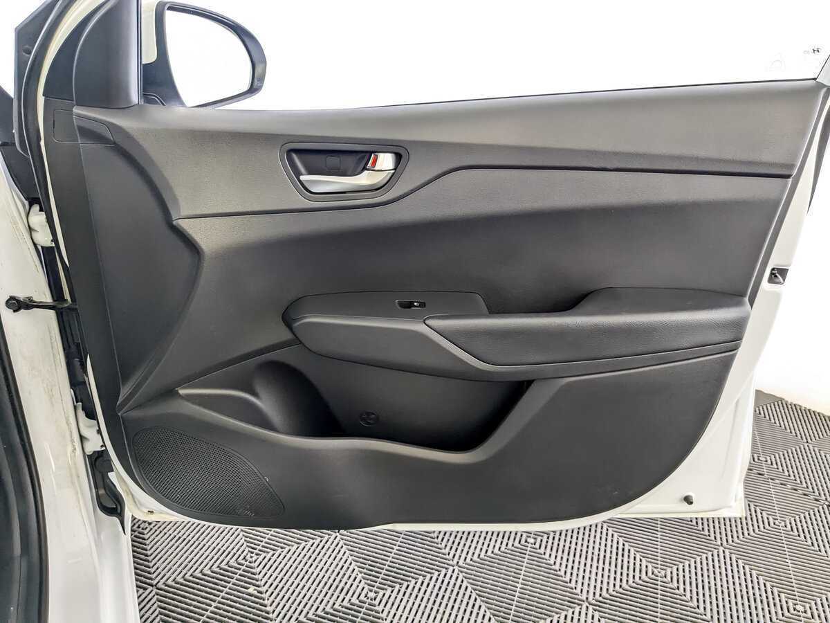 Hyundai Solaris с пробегом — 2020 год. Фото: #18