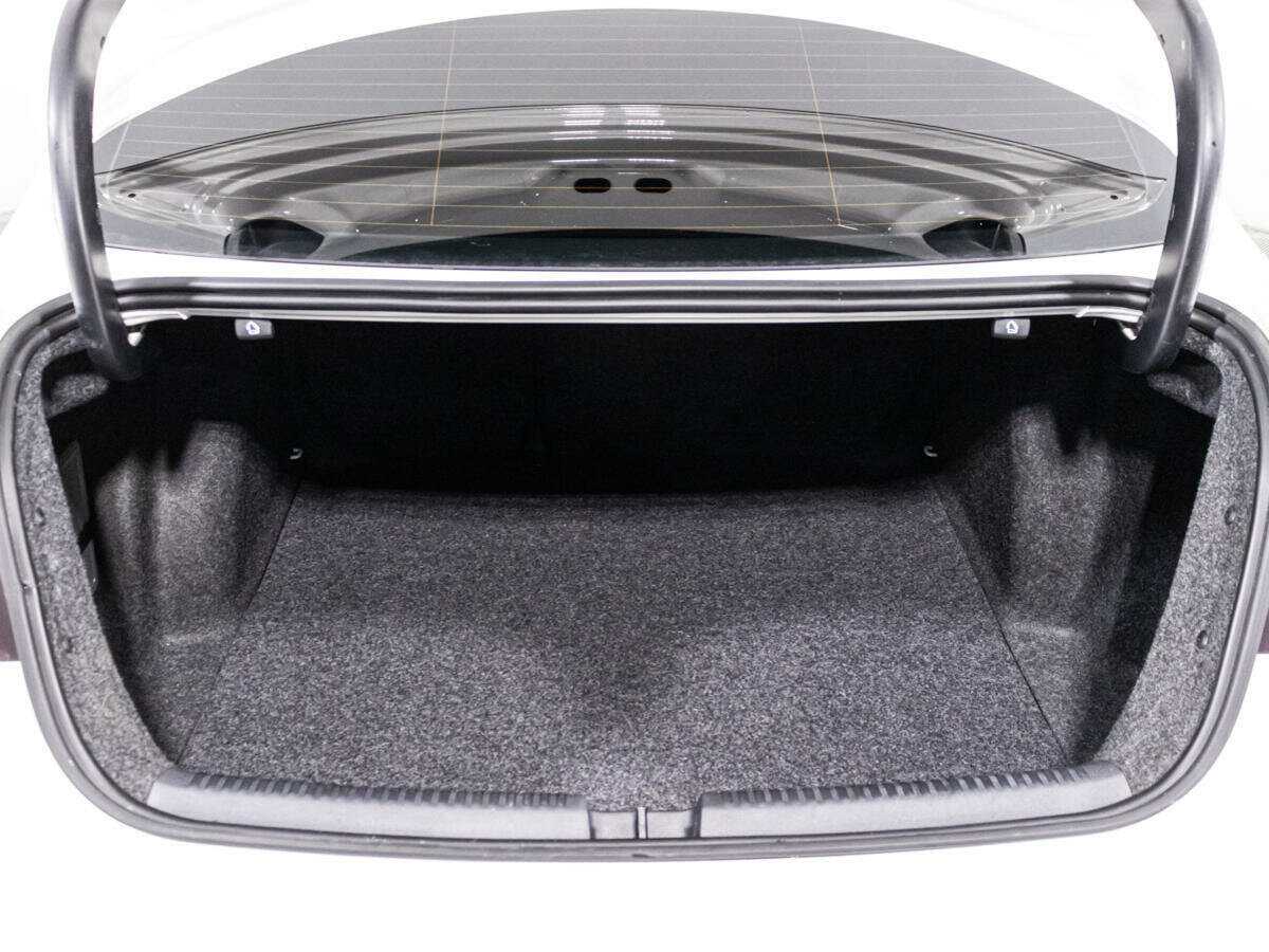 Volkswagen Jetta с пробегом — 2015 год. Фото: #14