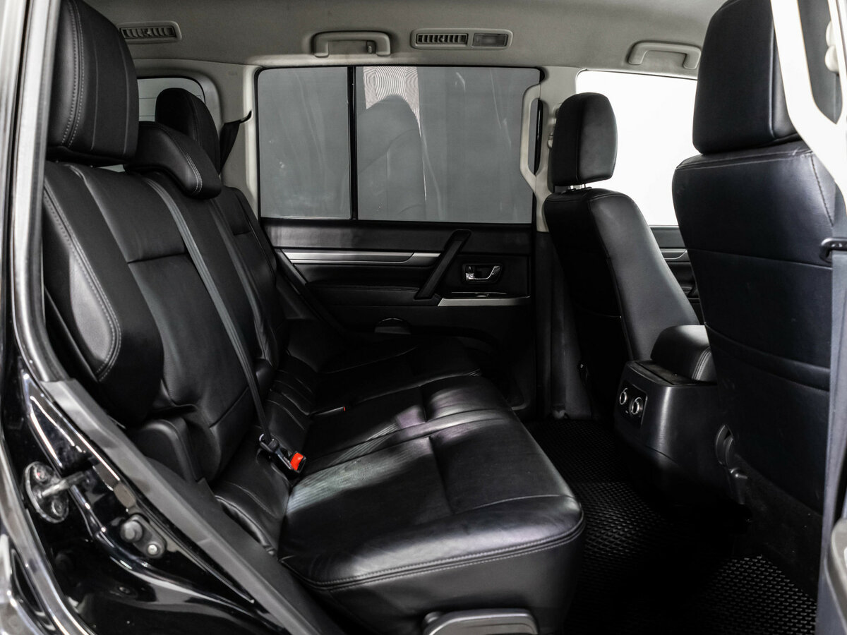 Mitsubishi Pajero с пробегом — 2014 год. Фото: #15