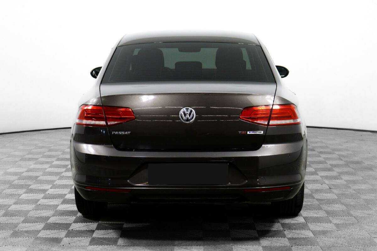Volkswagen Passat с пробегом — 2016 год. Фото: #5