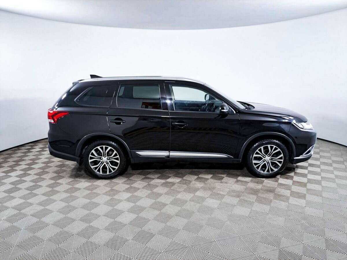 Mitsubishi Outlander с пробегом — 2017 год. Фото: #3