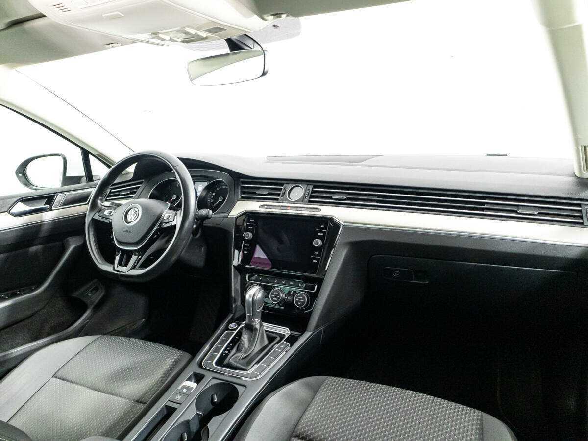 Volkswagen Passat с пробегом — 2017 год. Фото: #8