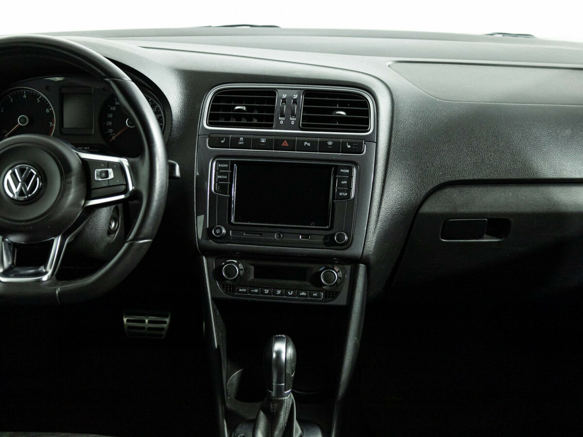 Volkswagen Polo с пробегом — 2018 год. Фото: #13