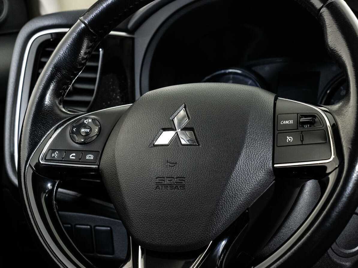 Mitsubishi Outlander с пробегом — 2017 год. Фото: #12