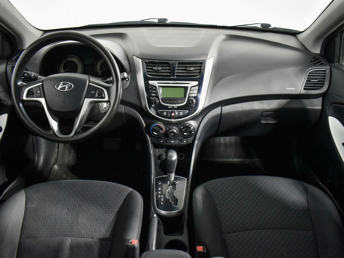 Hyundai Solaris с пробегом — 2012 год. Фото: #12