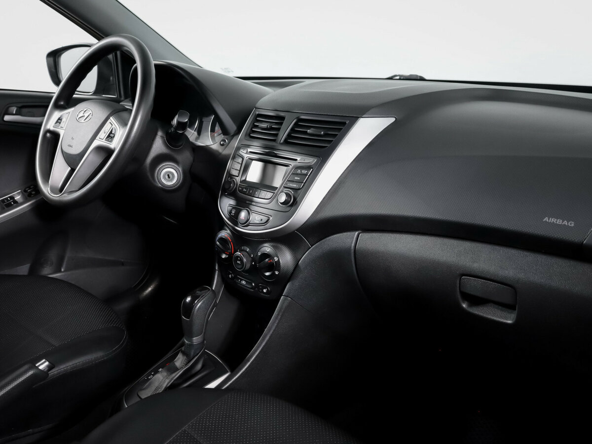 Hyundai Solaris с пробегом — 2014 год. Фото: #6