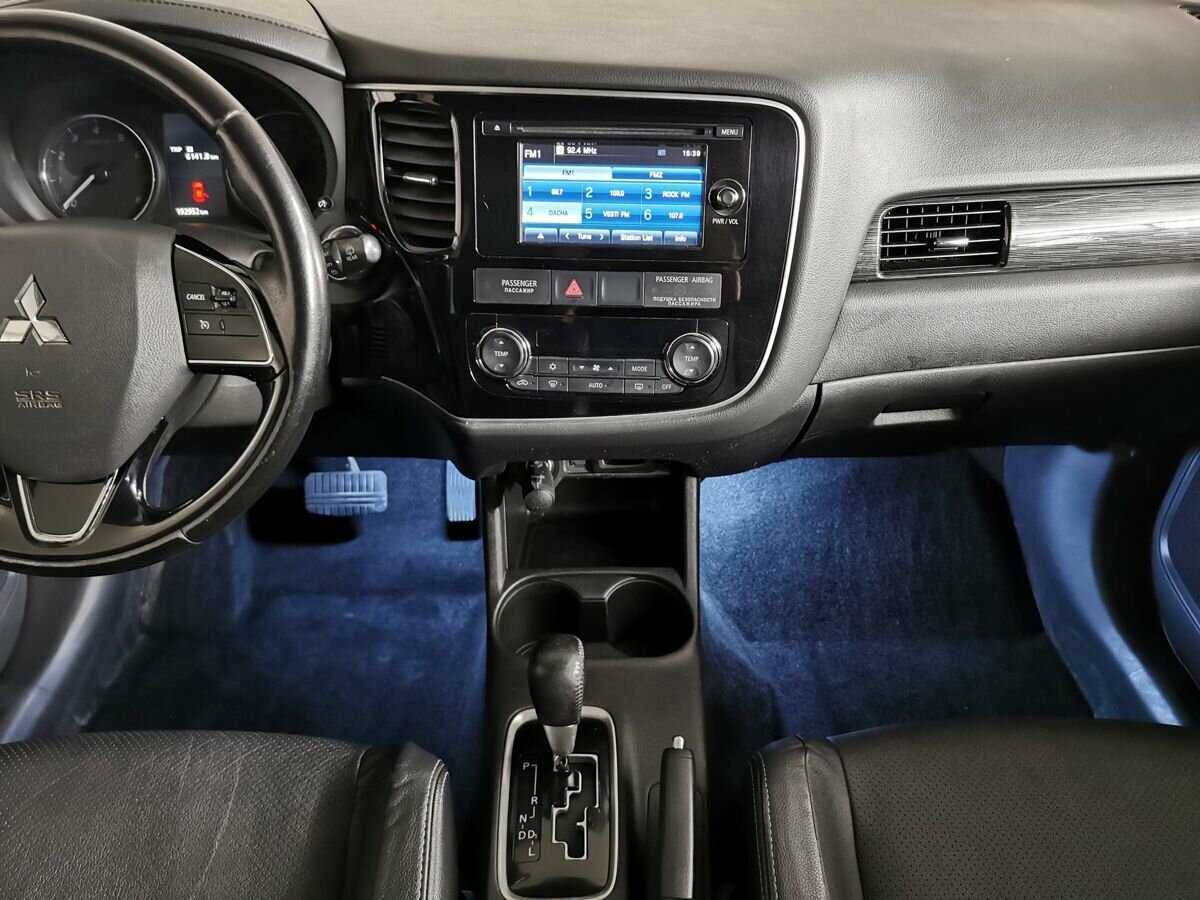 Mitsubishi Outlander с пробегом — 2016 год. Фото: #10