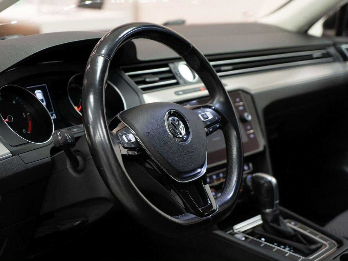 Volkswagen Passat с пробегом — 2017 год. Фото: #4