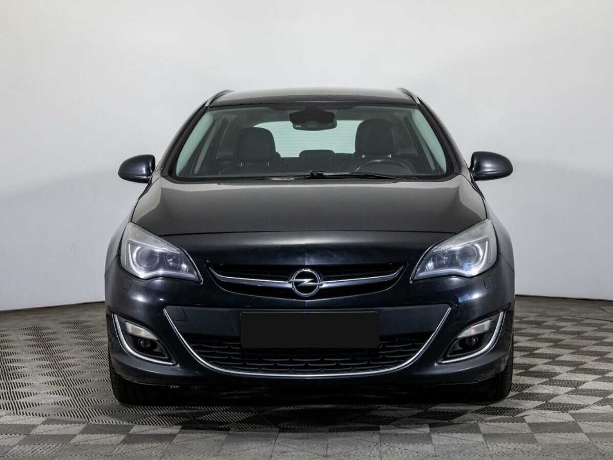 Opel Astra с пробегом — 2012 год. Фото: #1
