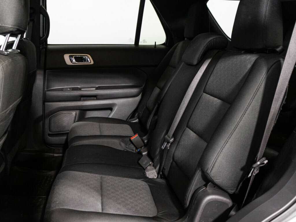 Ford Explorer с пробегом — 2015 год. Фото: #9