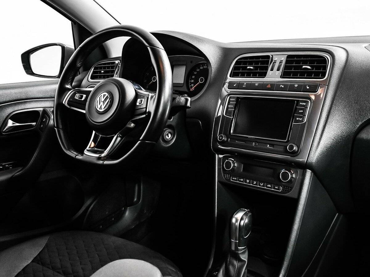 Volkswagen Polo с пробегом — 2018 год. Фото: #8