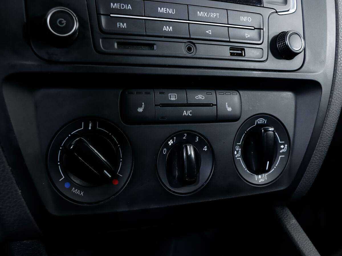 Volkswagen Jetta с пробегом — 2015 год. Фото: #11