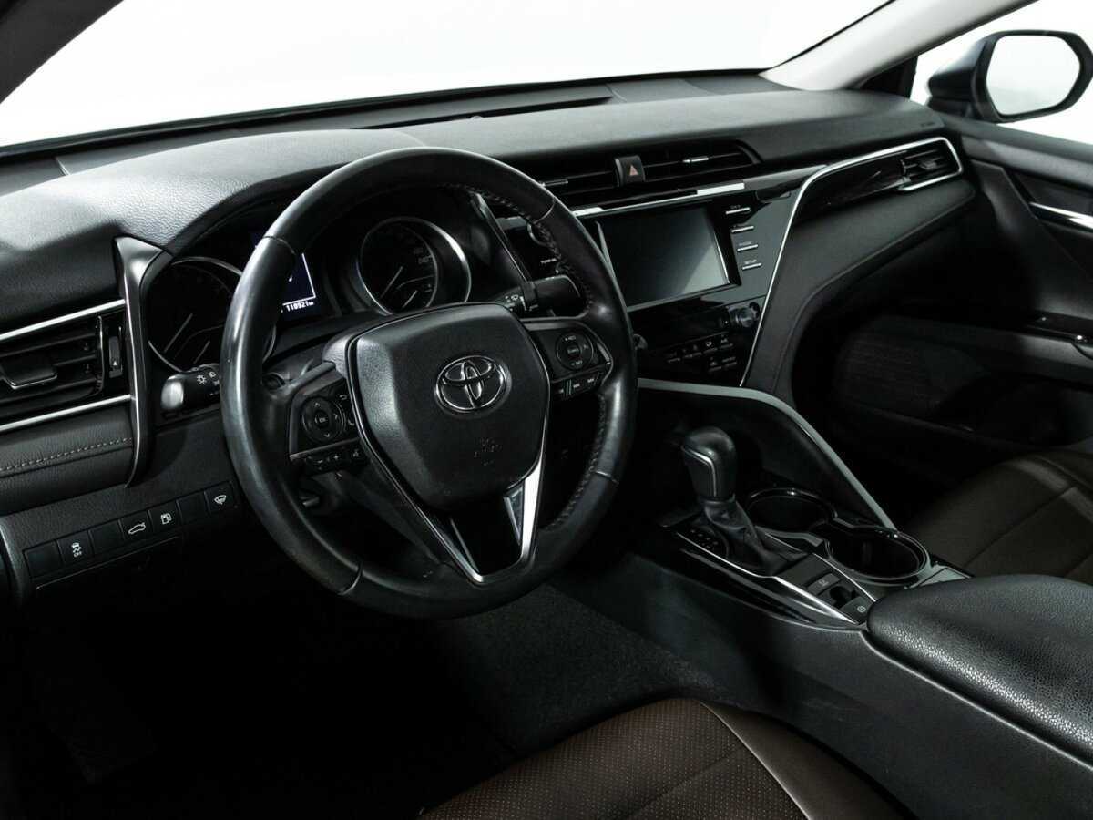 Toyota Camry с пробегом — 2018 год. Фото: #8