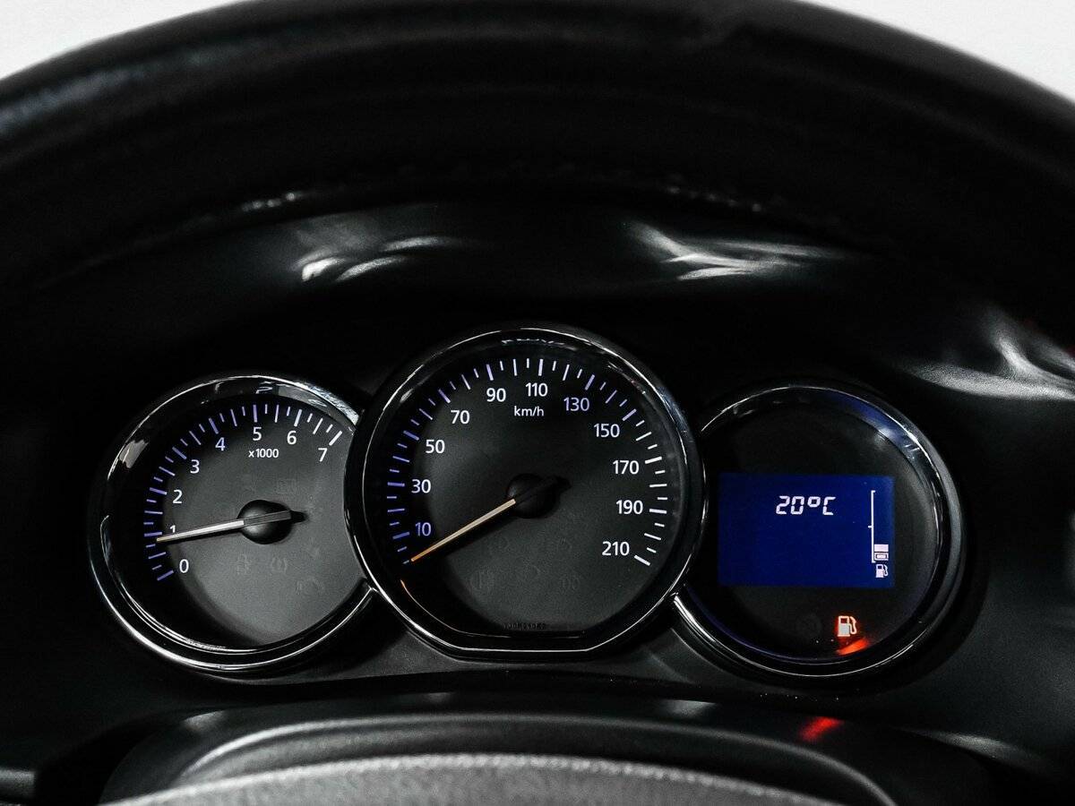 Renault Logan с пробегом — 2016 год. Фото: #9