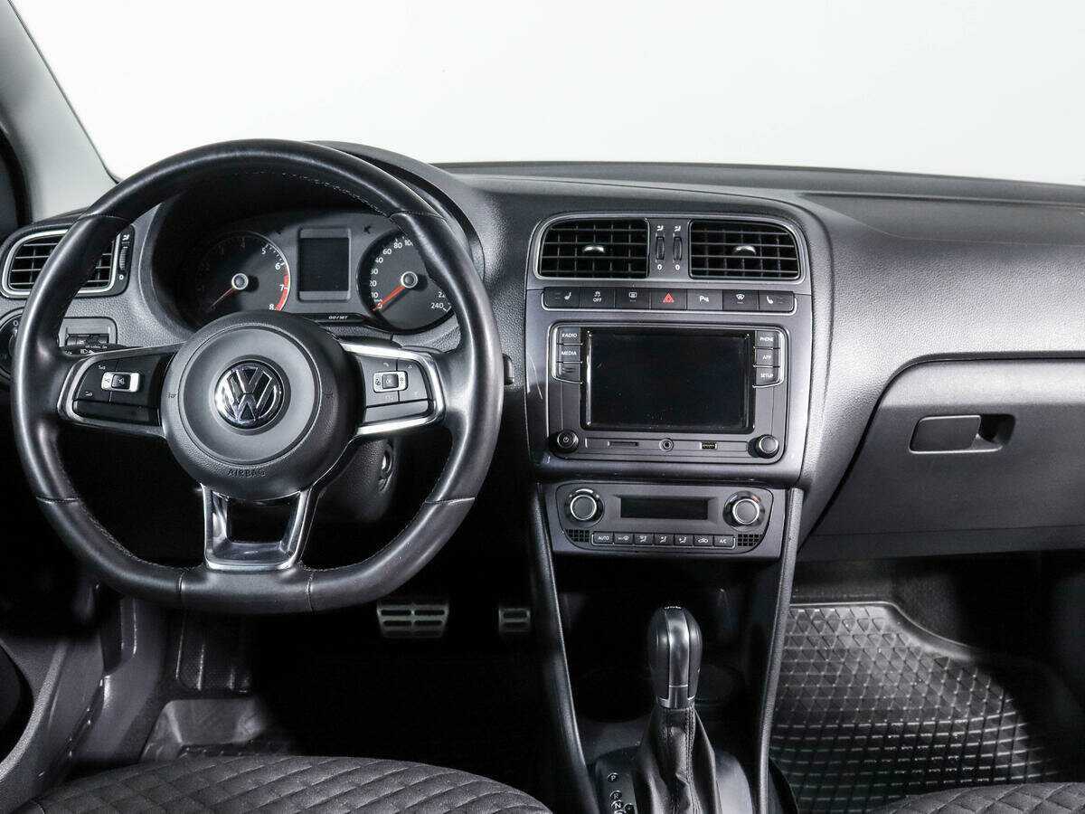 Volkswagen Polo с пробегом — 2018 год. Фото: #9