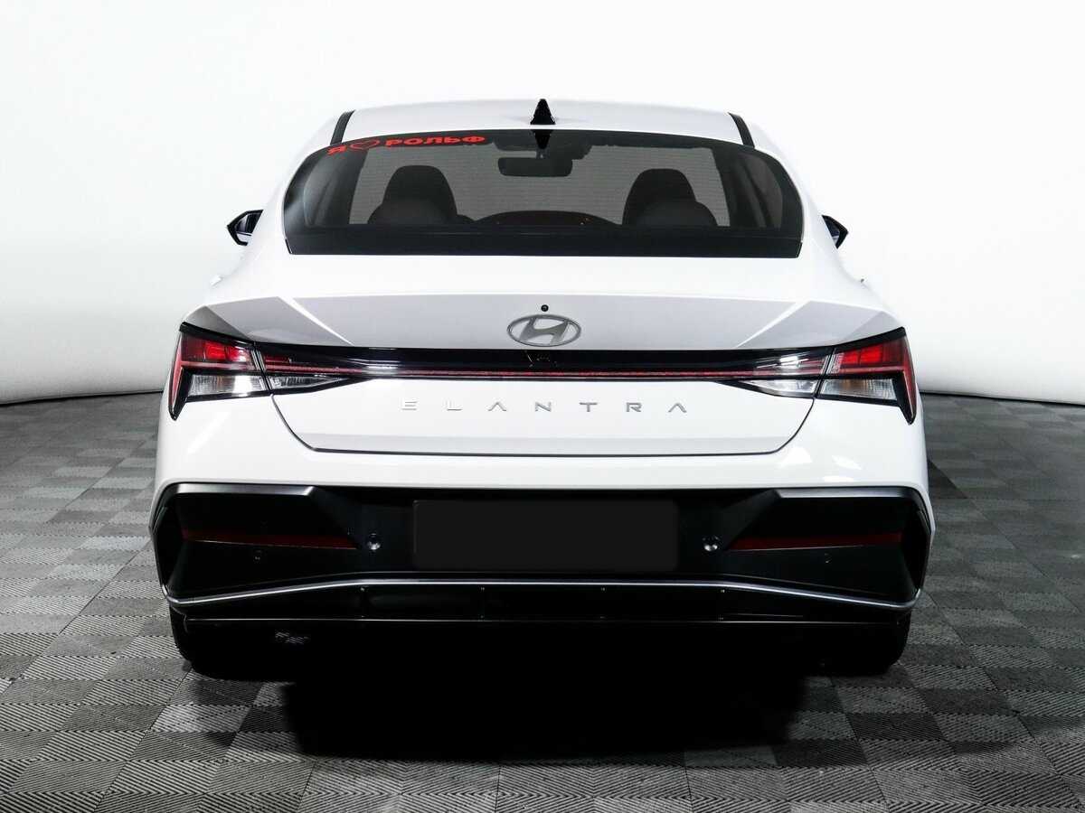 Hyundai Elantra с пробегом — 2023 год. Фото: #5