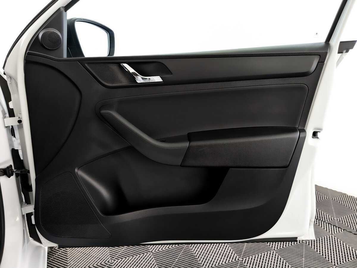 Skoda Rapid с пробегом — 2017 год. Фото: #23