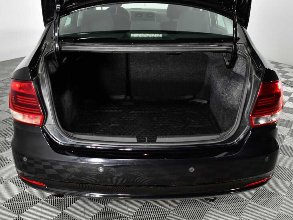 Volkswagen Polo с пробегом — 2015 год. Фото: #13