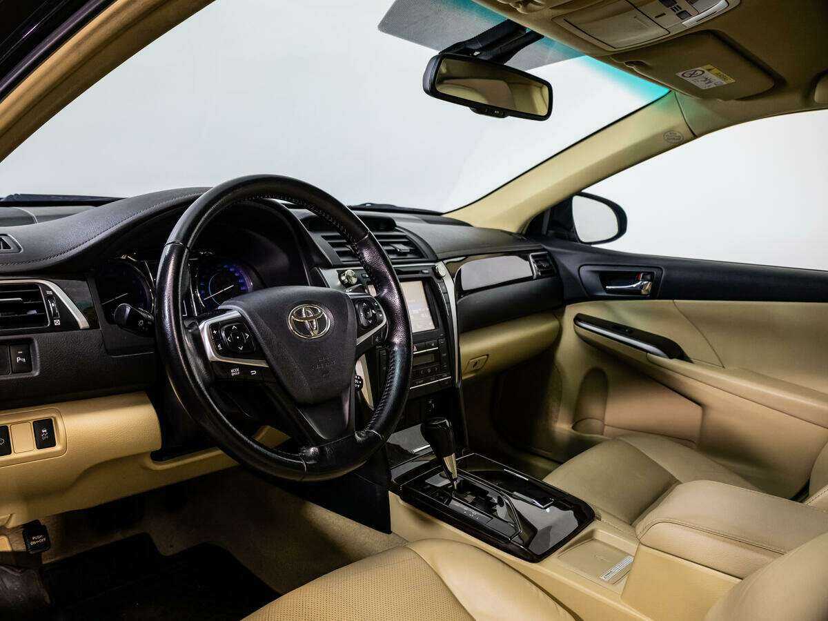 Toyota Camry с пробегом — 2015 год. Фото: #9