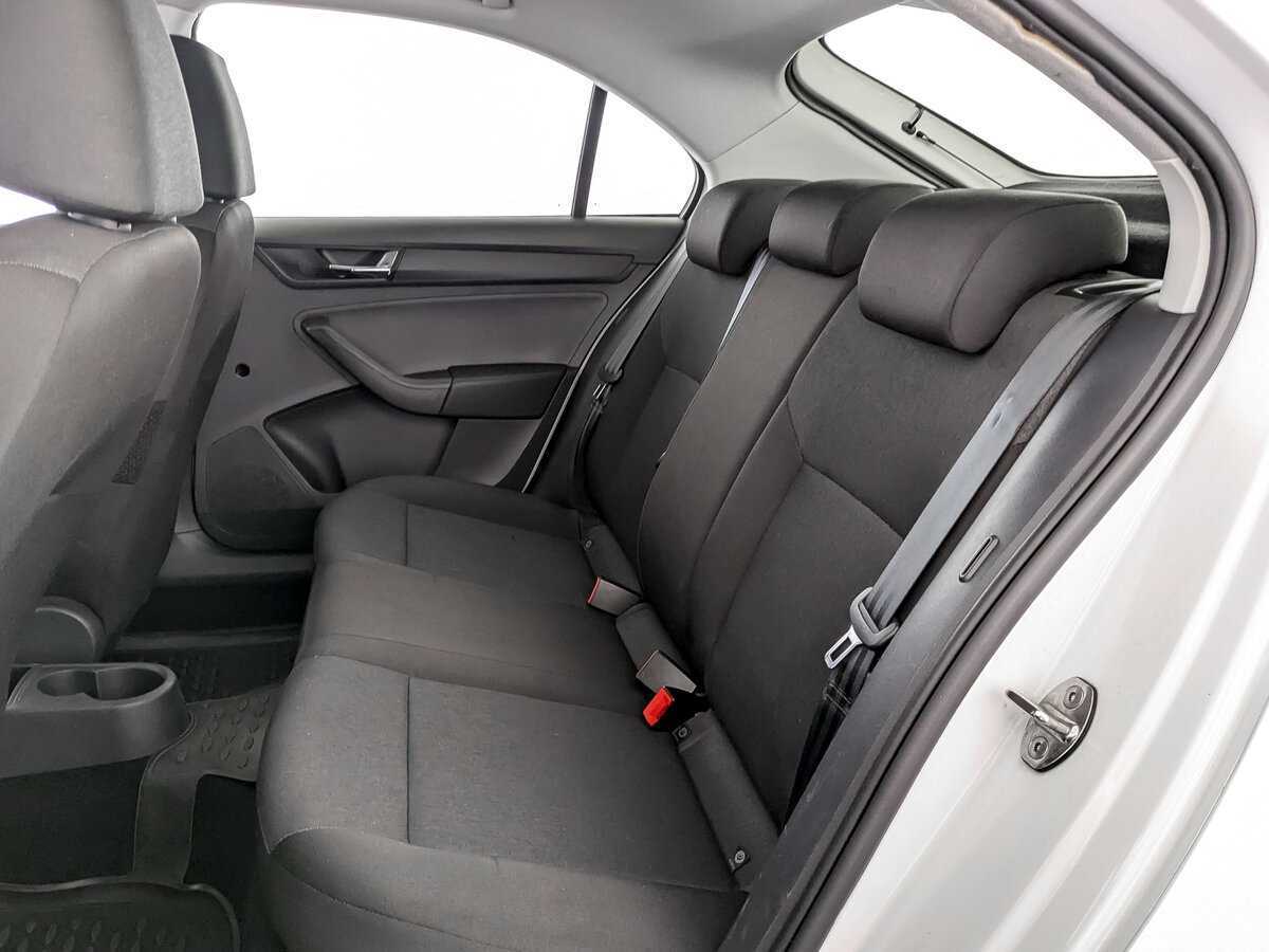Skoda Rapid с пробегом — 2019 год. Фото: #9