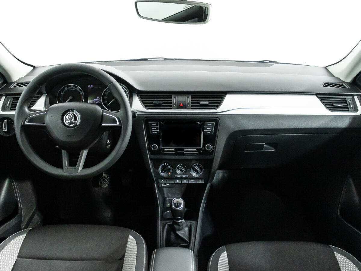 Skoda Rapid с пробегом — 2018 год. Фото: #12
