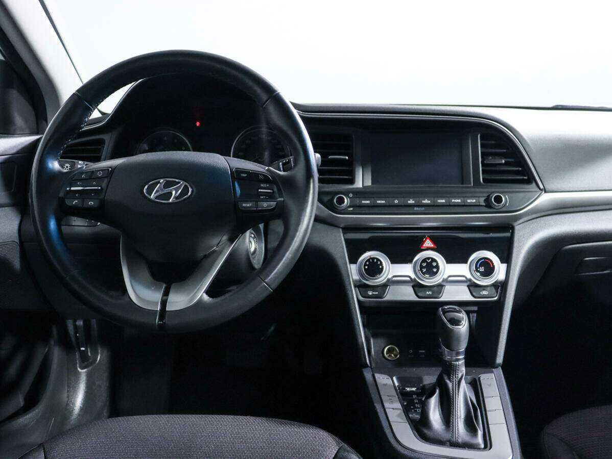 Hyundai Elantra с пробегом — 2020 год. Фото: #8
