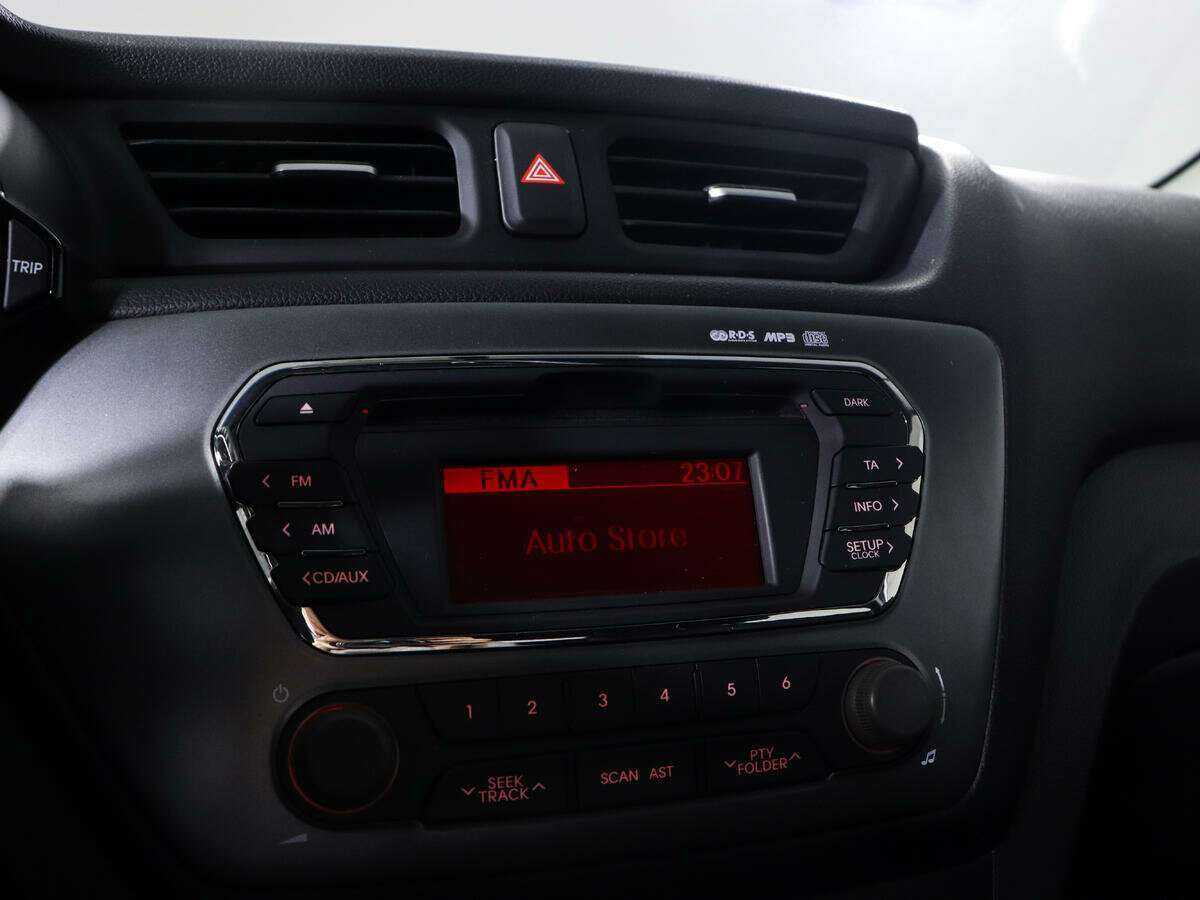 Kia Rio с пробегом — 2013 год. Фото: #14