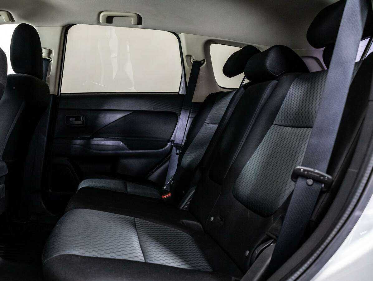 Mitsubishi Outlander с пробегом — 2015 год. Фото: #9