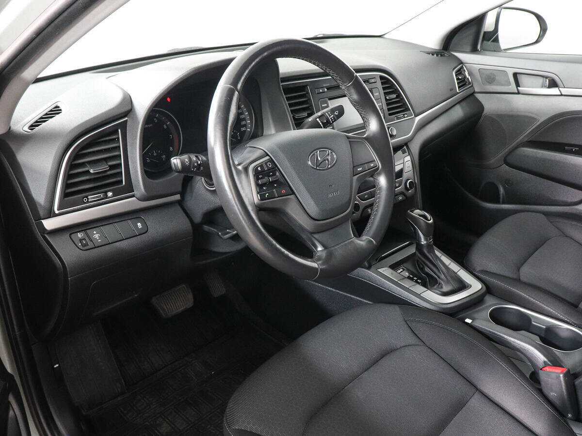 Hyundai Elantra с пробегом — 2017 год. Фото: #8
