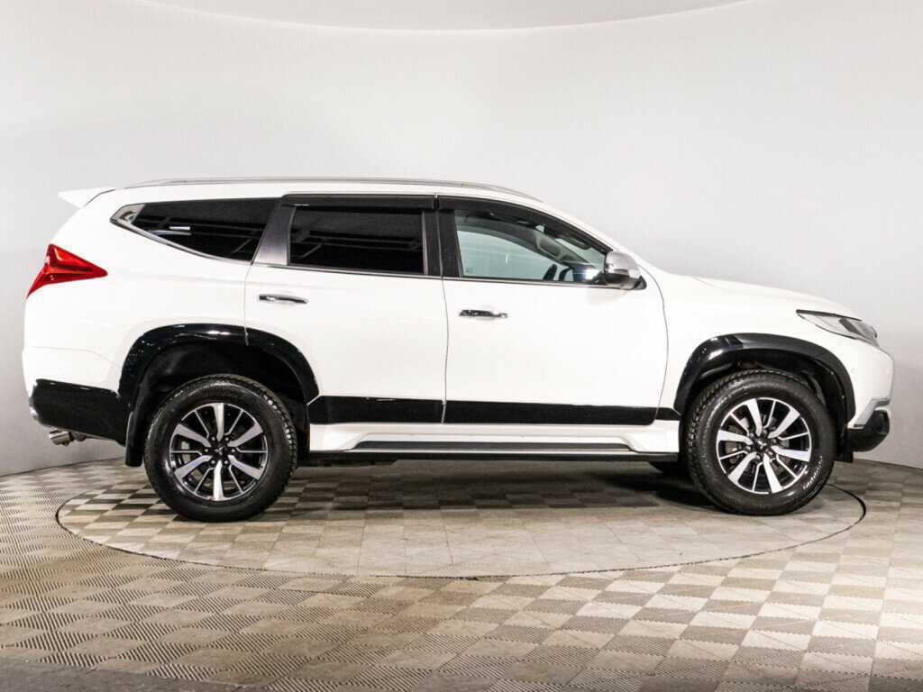 Mitsubishi Pajero Sport с пробегом — 2018 год. Фото: #3