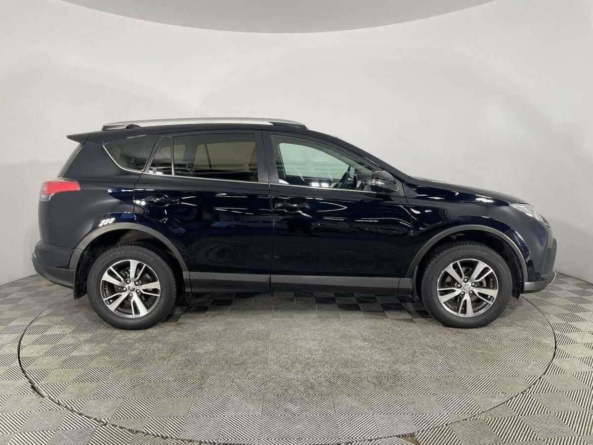 Toyota RAV4 с пробегом — 2018 год. Фото: #3