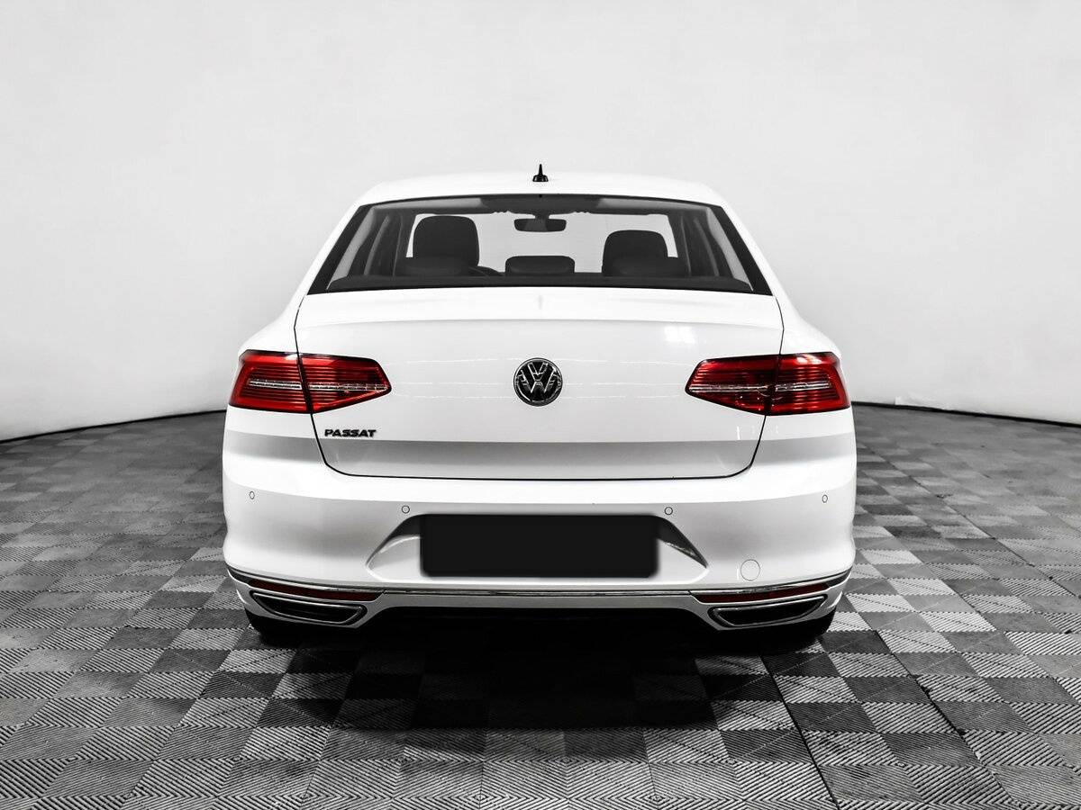 Volkswagen Passat с пробегом — 2018 год. Фото: #5