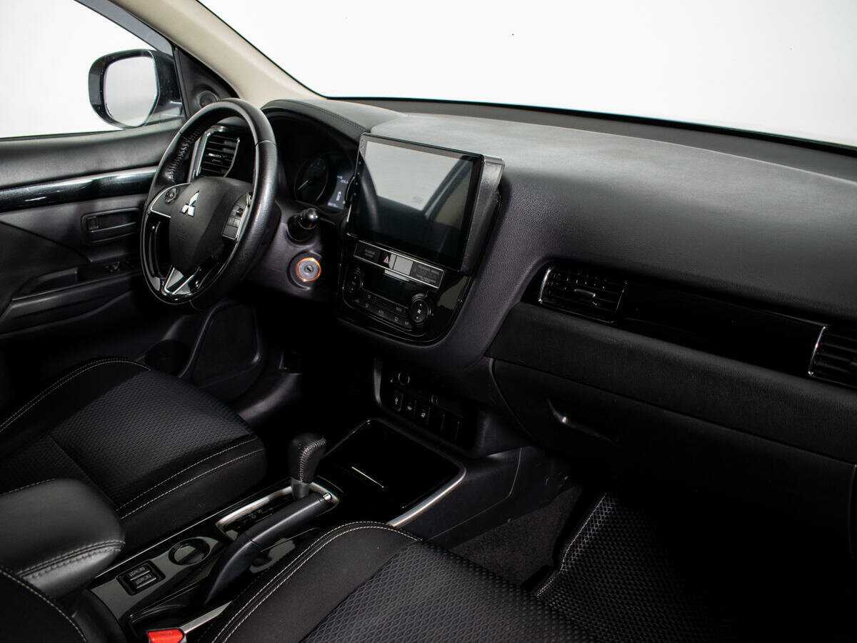 Mitsubishi Outlander с пробегом — 2019 год. Фото: #6