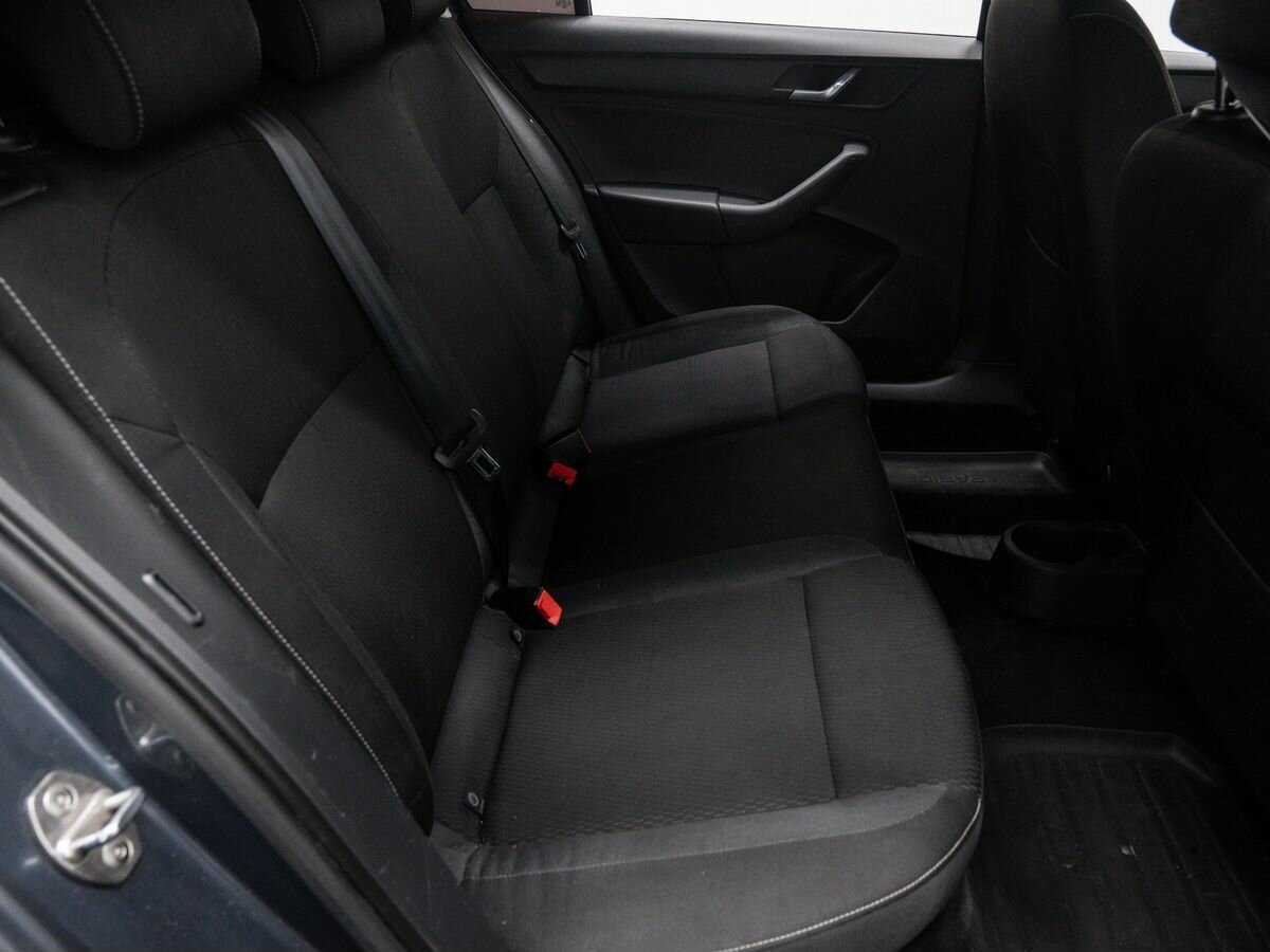 Skoda Rapid с пробегом — 2014 год. Фото: #9