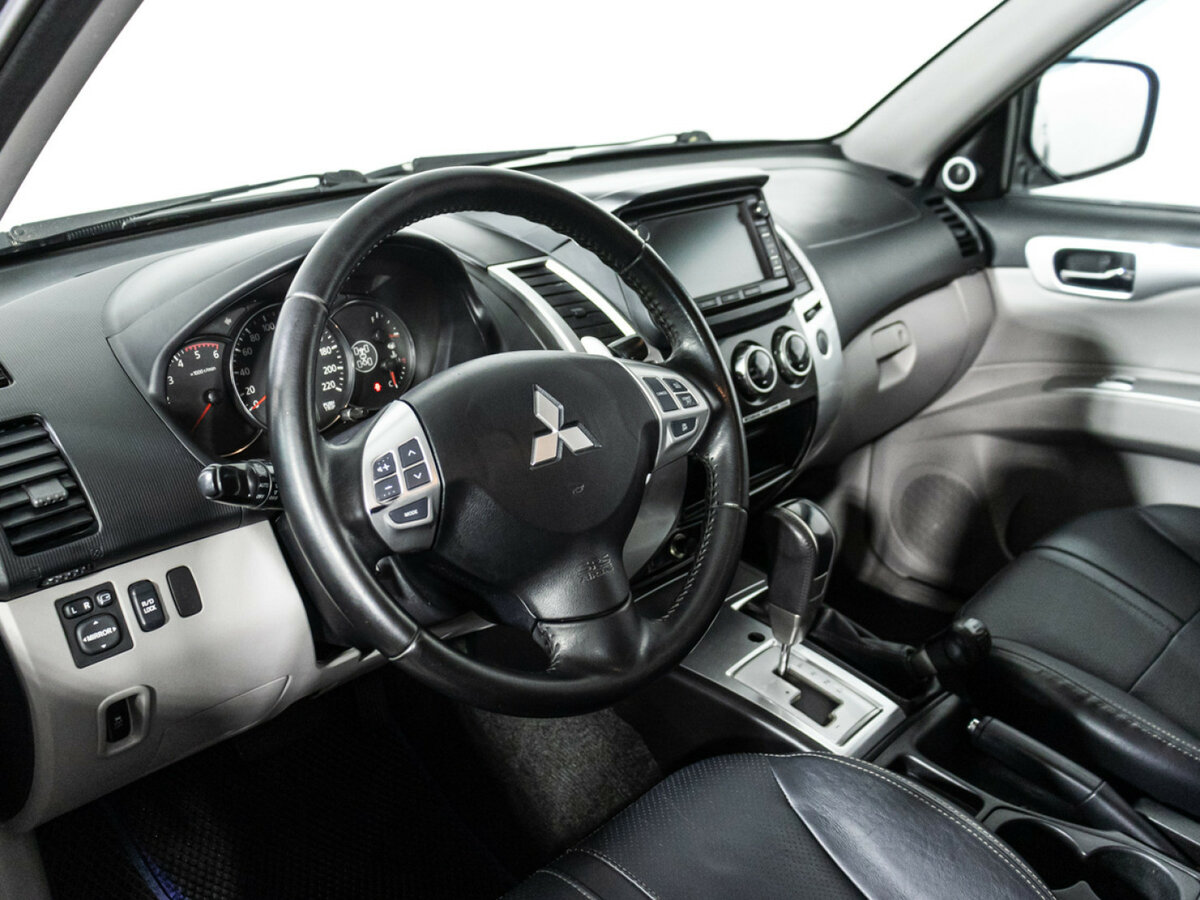 Mitsubishi Pajero Sport с пробегом — 2013 год. Фото: #8