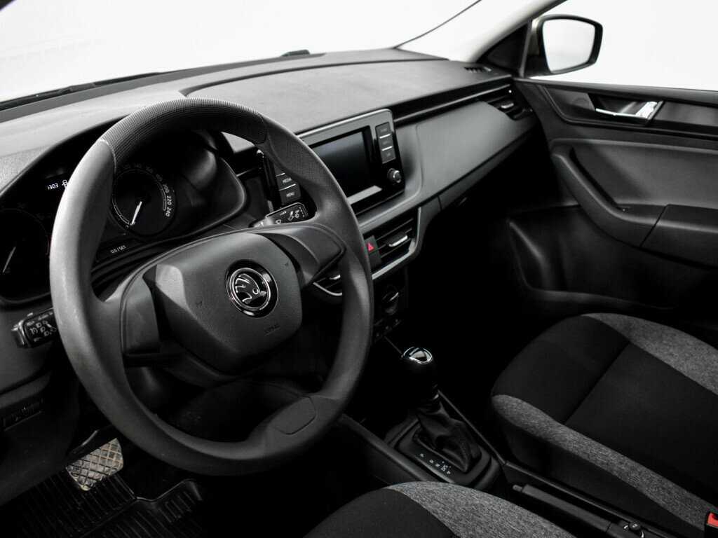 Skoda Rapid с пробегом — 2021 год. Фото: #6