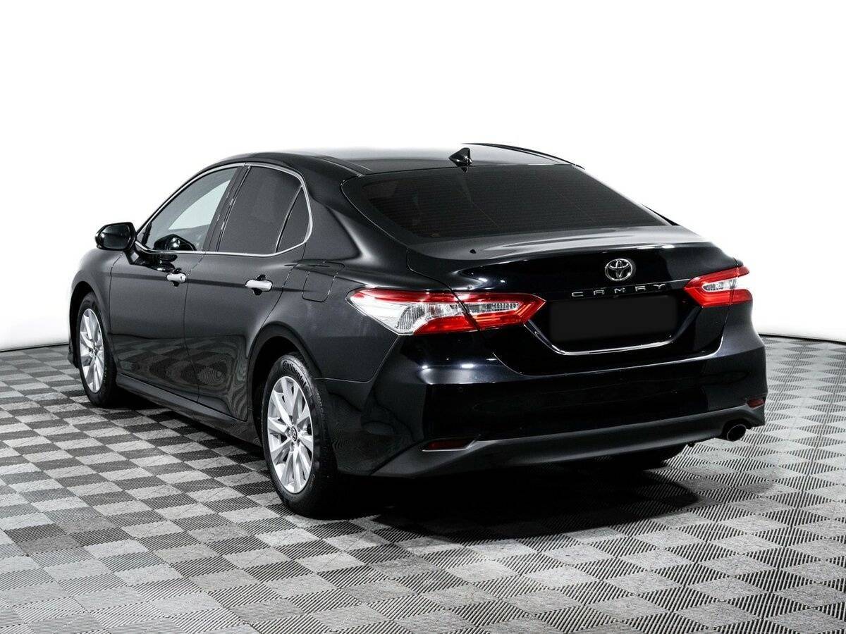 Toyota Camry с пробегом — 2018 год. Фото: #6