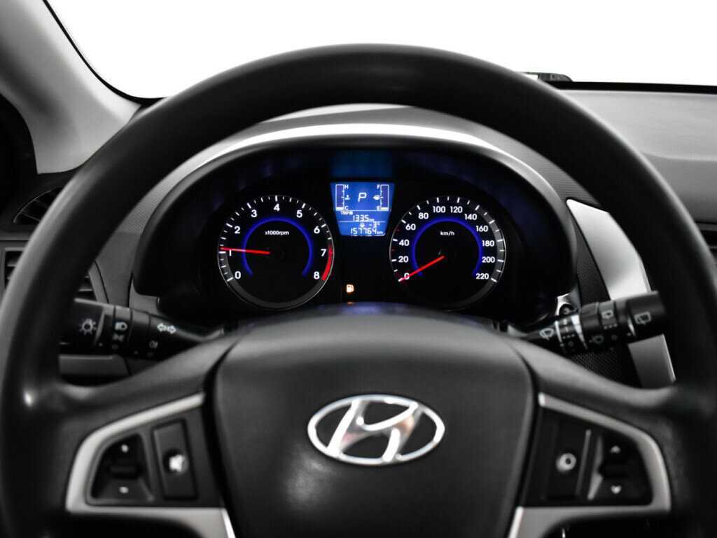 Hyundai Solaris с пробегом — 2015 год. Фото: #10