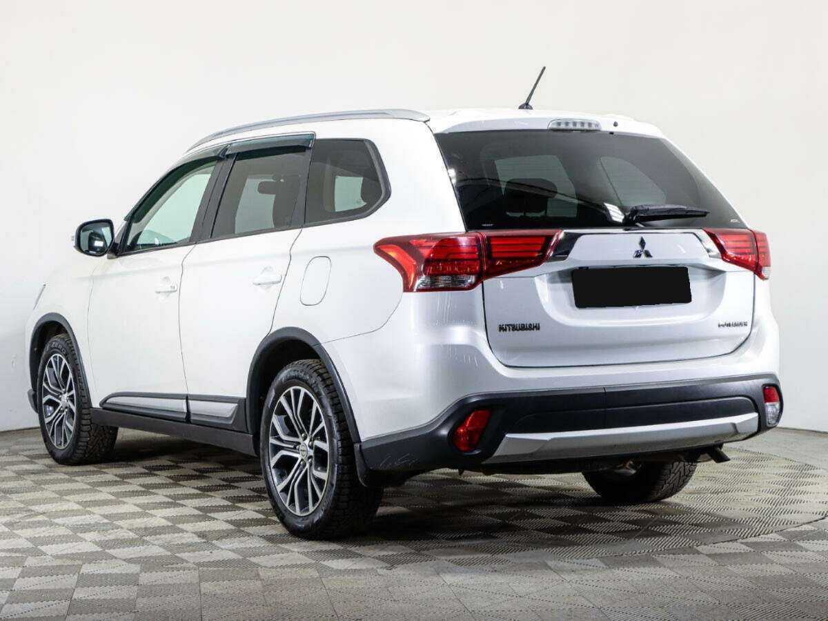 Mitsubishi Outlander с пробегом — 2015 год. Фото: #6