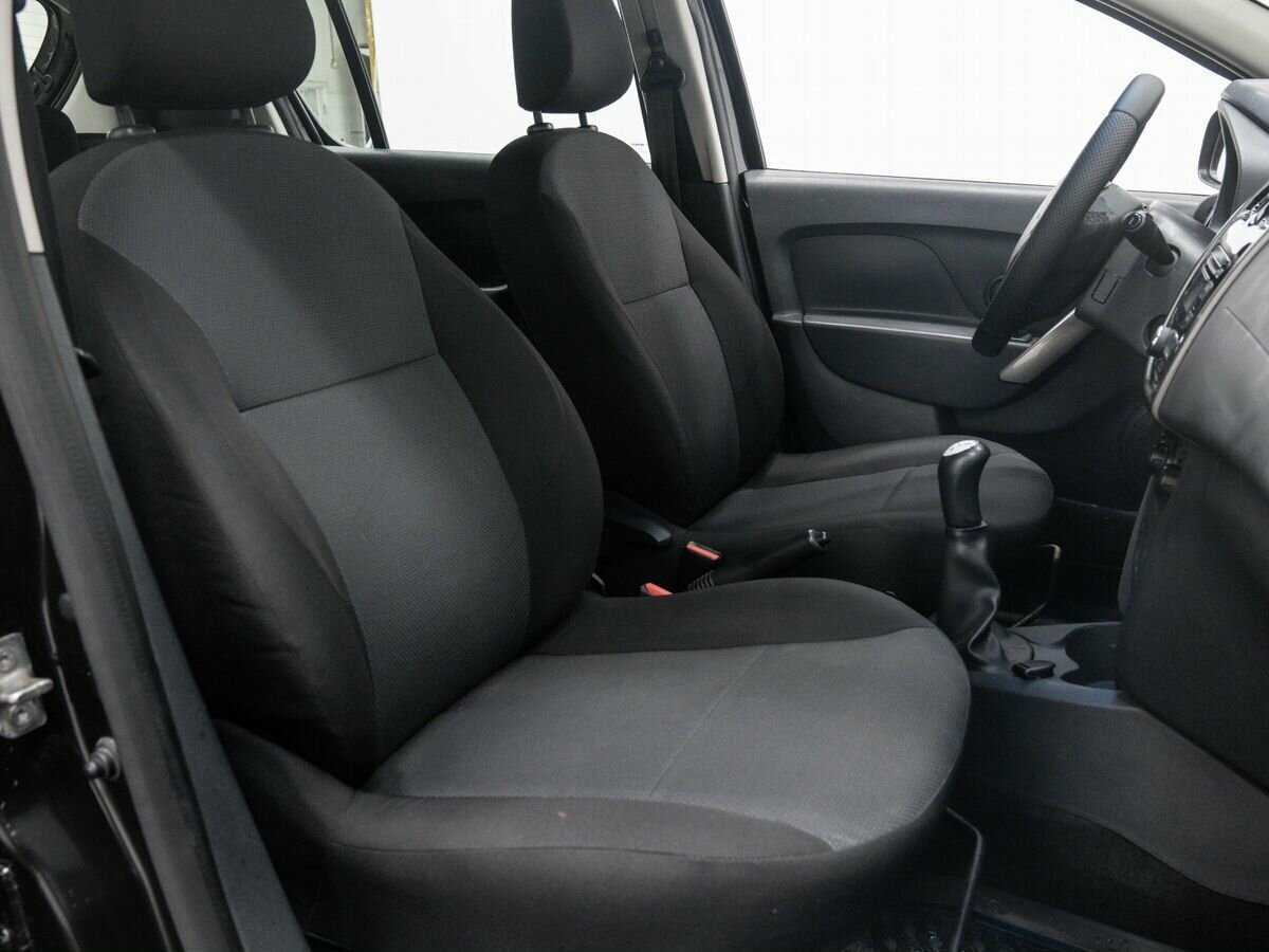 Renault Sandero с пробегом — 2016 год. Фото: #6