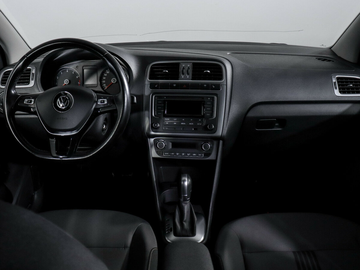 Volkswagen Polo с пробегом — 2016 год. Фото: #9