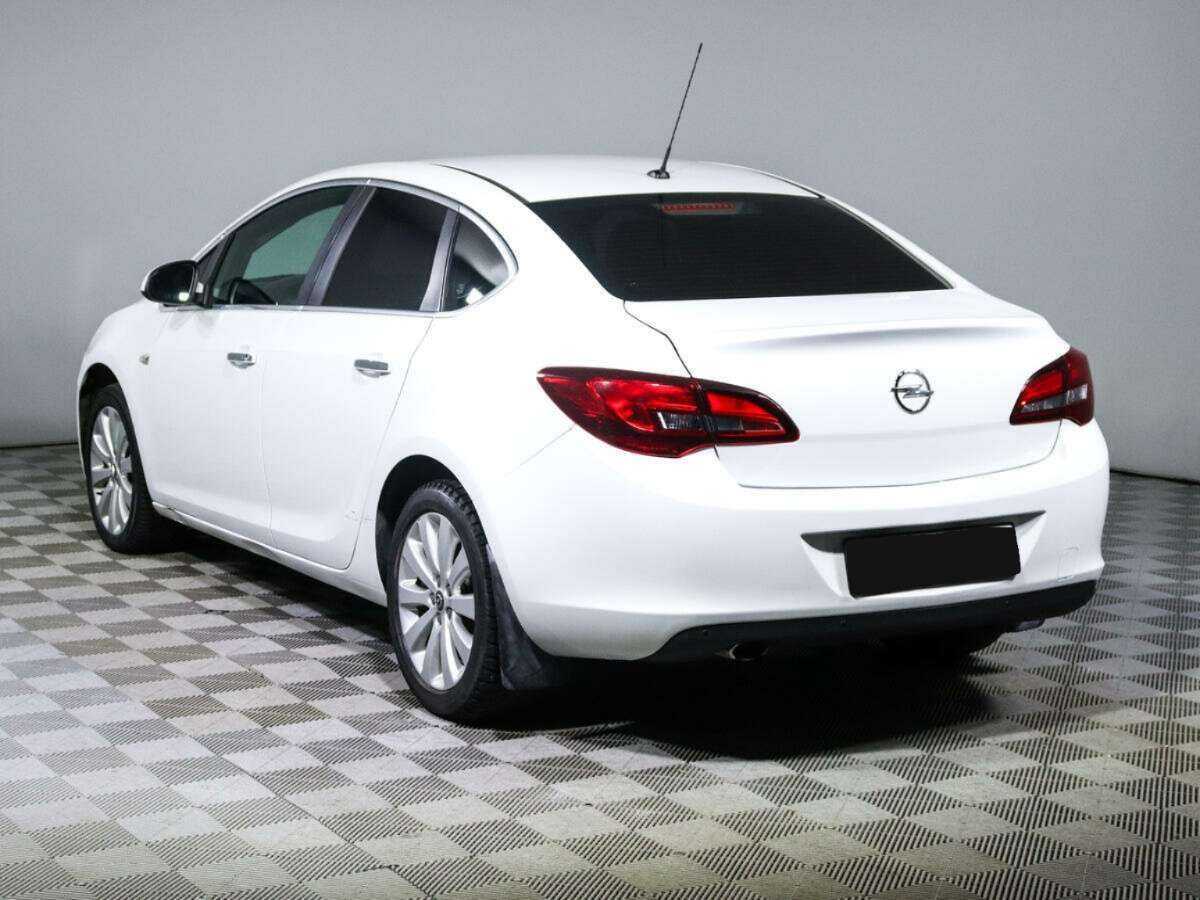 Opel Astra с пробегом — 2014 год. Фото: #5