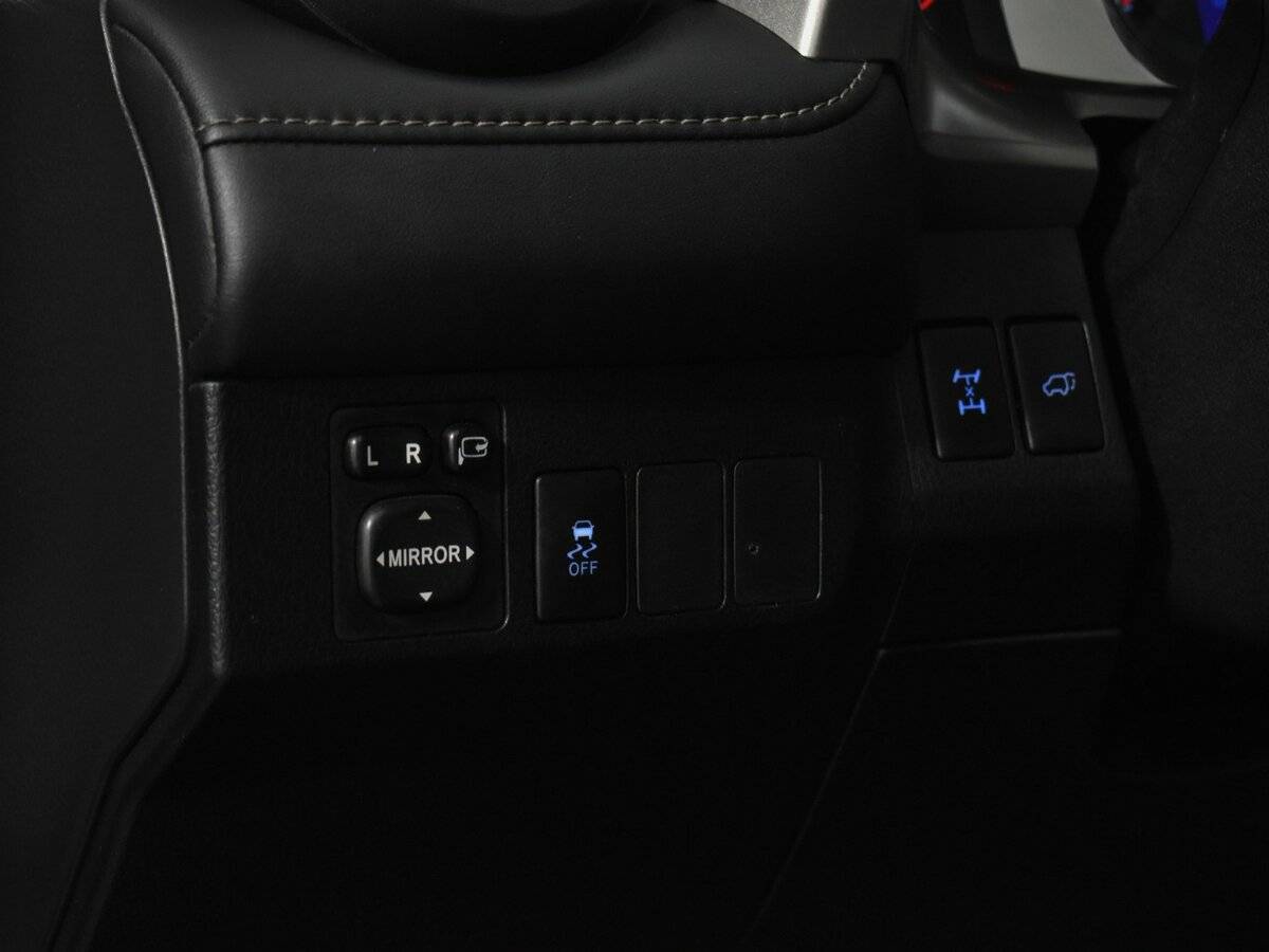 Toyota RAV4 с пробегом — 2015 год. Фото: #9